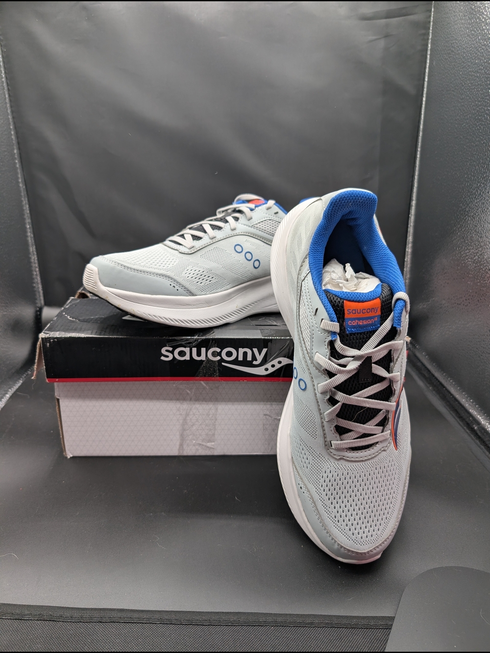 Saucony Men’s Running Shoes in Light Gray with Blue Accents
